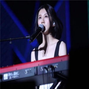 “创作精灵”白安深情演唱打动全场观众