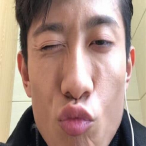 男神为杨紫庆生画风清奇：晒自拍照还没有礼物