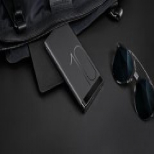 华为移动电源大容量，可以两个设备一起充