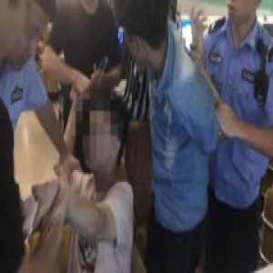 双胞胎兄弟网吧内盗窃手机被刑拘 长期吃喝网吧不付账