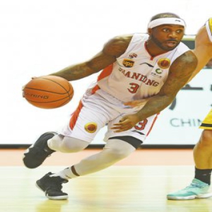 山东男篮“呼叫”劳森 劳森明晚出场帮山东男篮止住连败？