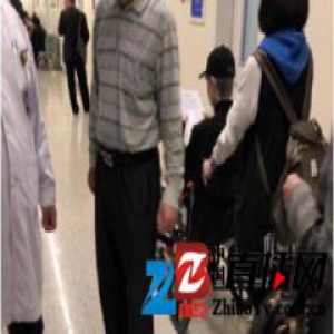 李宇春坐轮椅现身 称31号演唱会不受影响