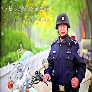 警务站外的海棠花开了……