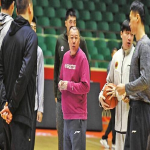 吴庆龙:保八争四目标不变 本土球员要对自己狠一点