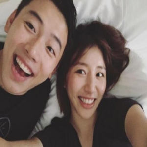 小眯有了小小眯?邹凯晒B超照升级当爸 夫妻两人同框自拍洋溢幸福笑容