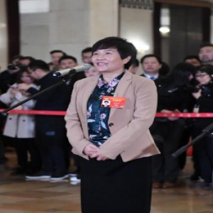 纵论两会|⑥ 村支书在“通道”现场请帮忙，暖了两会也暖了民心