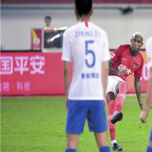 跨不过的天河！被“塔”读秒绝杀 鲁能客场1：2恒大