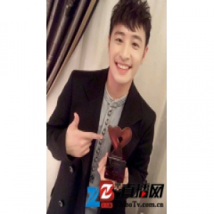 被曝与空姐同居 潘玮柏疑发声否认：绯闻都是胡扯