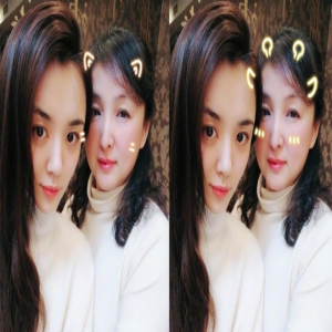 王晓晨新年开工晒与妈妈合照 气质出众似姐妹