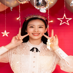 陈都灵生日照曝光 粉红布景少女心爆棚