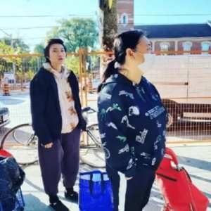 吴绮莉晒吴卓林旧照发文 疑回应女儿流落街头原因